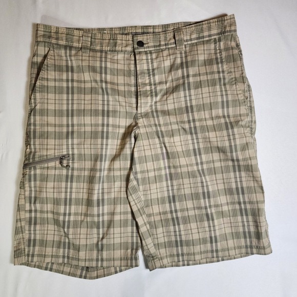 Columbia‎ Shorts Men Size 38 Omni-Wick Advanced Evaporation Plaid - Picture 1 of 6